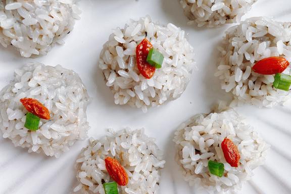 哪些人不适合食用糯米?东莞食材配送公司为您解答