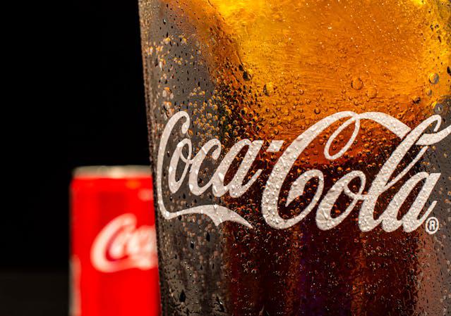 可乐摇完为啥会喷？不是气体变多而是“藏不住了”——深圳蔬菜配送公司​为您科普